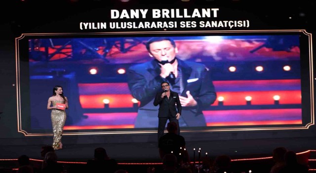Türkiyenin yıldız isimleri ödüllerini aldı