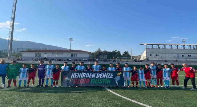 U-13 takımlarından Filistine destek