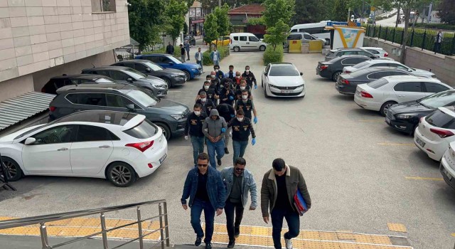 Ucuza şeker ve yağ satma vaadiyle dolandırıcılık yapan 6 şüpheliden 5i tutuklandı