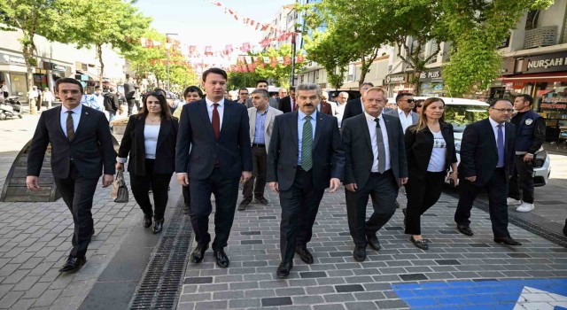 Uşakta engellilere farkındalık yürüyüşü gerçekleştirildi