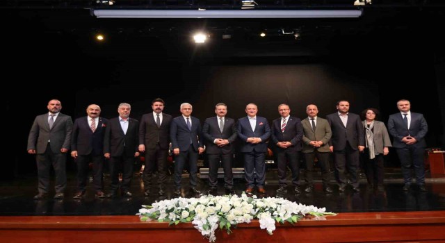 Vali Aksoy ‘Mehmet Kemiksiz ile Yunusça İlahiler programına katıldı
