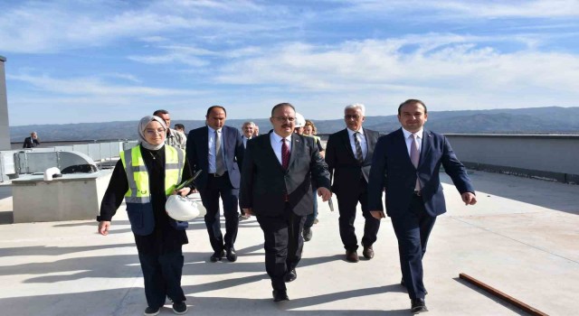 Vali Canbolat, Aydın Şehir Hastanesinde incelemelerde bulundu