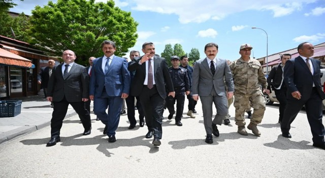 Vali Çiftçiden Narman çıkarması