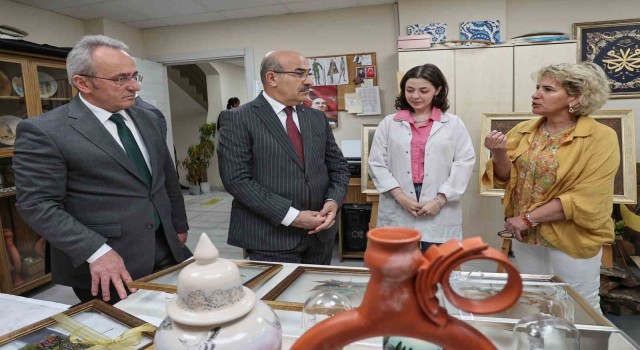 Vali Mahmut Demirtaştan tarihi liseye ziyaret