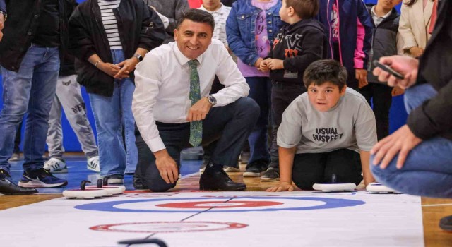 Vali Şefik Aygölün de katıldığı oyunlar renkli görüntülere sahne oldu