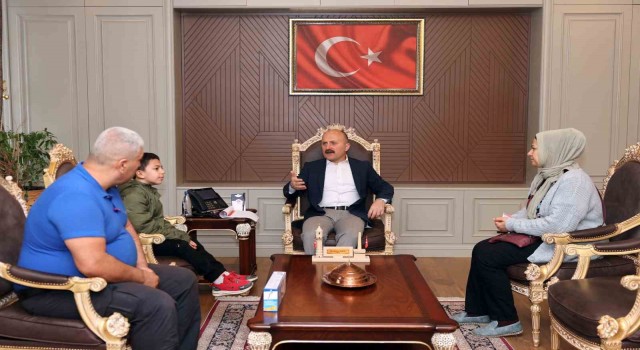 Vali Varol, vatandaşları makamında ağırladı
