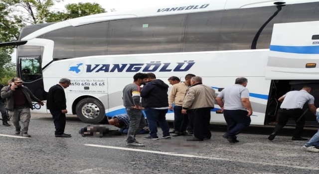Vanda otobüsün çarptığı şahıs hayatını kaybetti