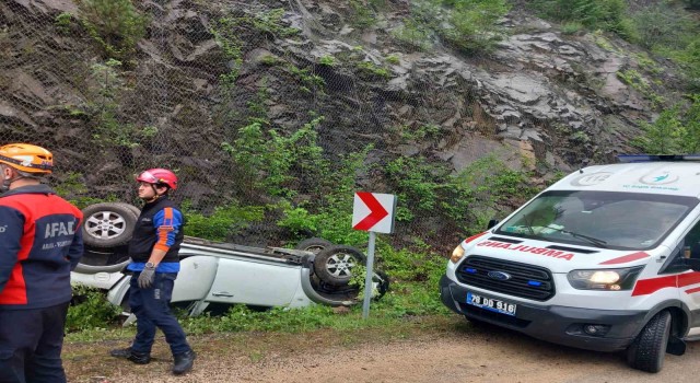 Yoldan çıkan otomobil takla attı: 2 yaralı