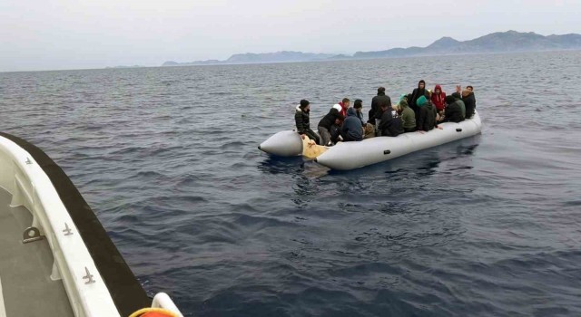 Yunanistanın geri ittiği düzensiz göçmenler kurtarıldı