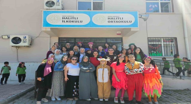 Yunusemre Kent Tiyatrosu Halıtlıda öğrencilerle buluştu