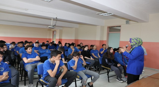 Yunusemreden son sınıf öğrencilerine motivasyon semineri