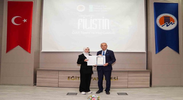 Yüreğimdesin Filistin konulu deneme yarışmasında dereceye girenlere ödülleri verildi