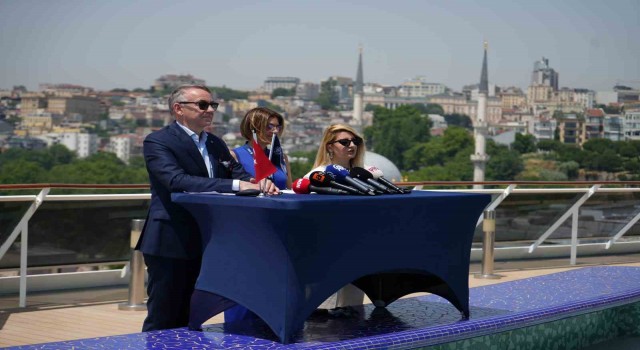 333 metre uzunluğundaki dev kruvaziyer gemi İstanbula demir attı