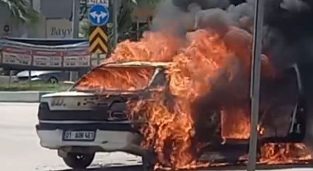 Adana'da Aşırı Sıcaklar Otomobili Alev Topuna Çevirdi