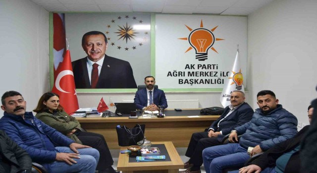 AK Parti, Ağrıda Çaya Bekleriz diyerek vatandaşlarla buluşuyor