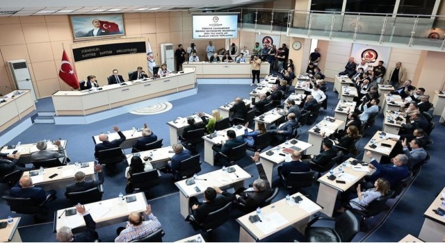 AK Partili üye istifa edince, CHPnin meclisteki sandalye sayısı arttı