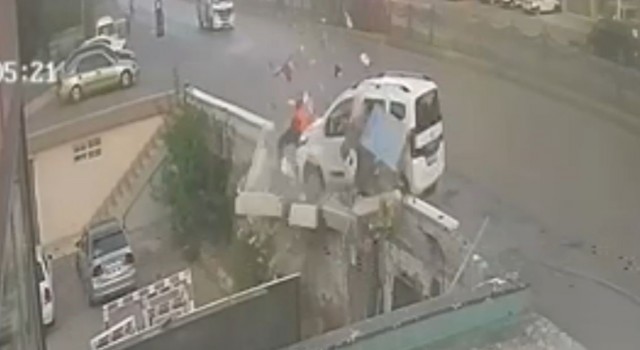 Akıl almaz kaza kamerada