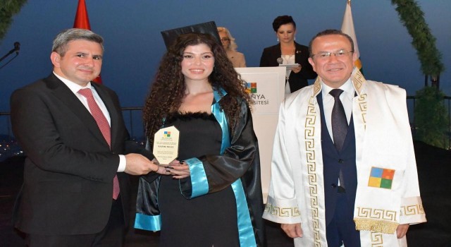 Alanya Üniversitesinde mezuniyet coşkusu