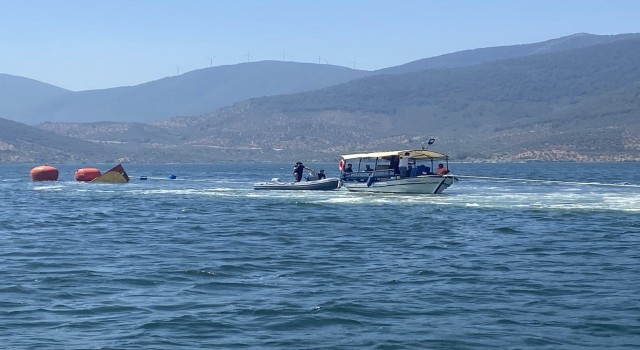 Bafa Gölüne düşen uçağı kurtarma çalışmalarına Jandarma destek veriyor