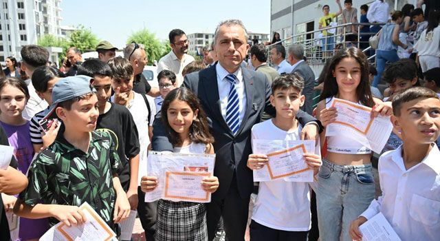 Başkan Çenet, Öğrencilerin Karne Heyecanına Ortak Oldu