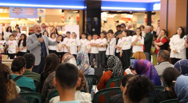 Başkan Çolakbayrakdar, “Her alanda gençlerimizin ve evlatlarımızın yanındayız”