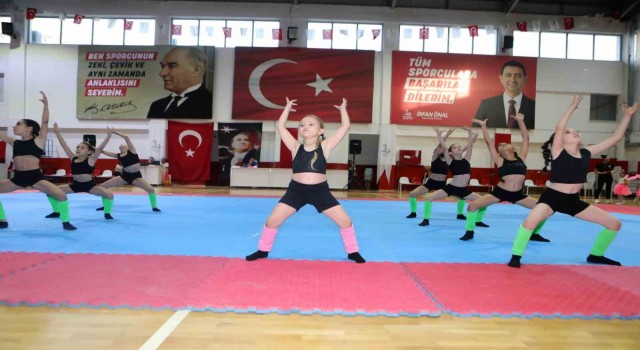 Bayraklılı jimnastik ve bale kursiyerleri büyüledi