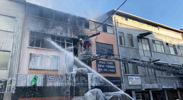 Bayrampaşada 4 katlı iş yeri alev alev yandı