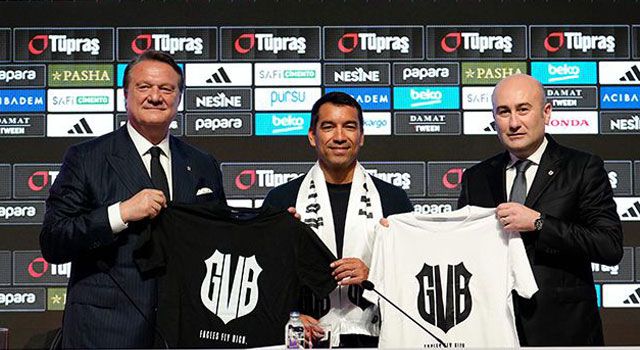Beşiktaş'ın Yeni Teknik Direktörü van Bronckhorst için Görkemli İmza Töreni