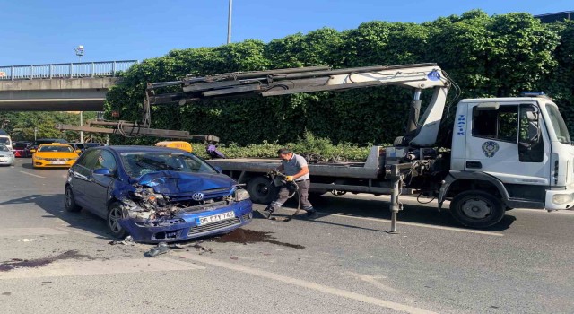 Beyoğlunda araçların arasında sıkışan gencin bacağı koptu