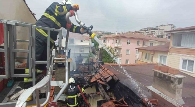 Bilecikte teras katındaki dairede çıkan yangın korkuttu