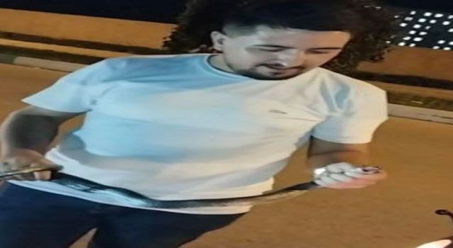Bir Vatandaş, Yol Ortasında Bulduğu Yılanı Kurtardı