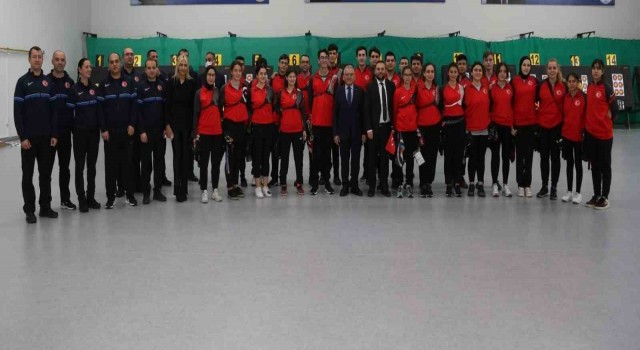 Büyükkılıç, Okçuluk Milli Takımına seçilen Büyükşehir Belediyesi Spor Kulübü sporcularını tebrik etti