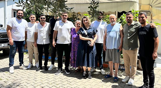CHP'li gençlerden anlamlı ziyaret