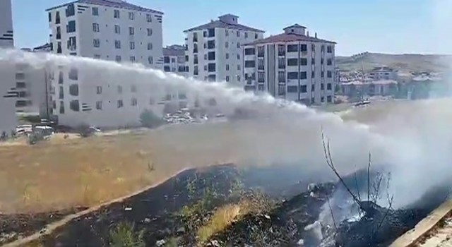 Elazığdaki ot yangını söndürüldü