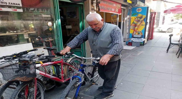 Emekli bisiklet sevdalısı Eskişehirliler en çok neden bisiklete biniyor sorusunu araştırdı
