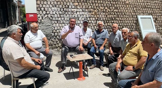 Emekli vatandaş: “Berbere gidemiyoruz, kendi tıraşımızı kendimiz oluyoruz”