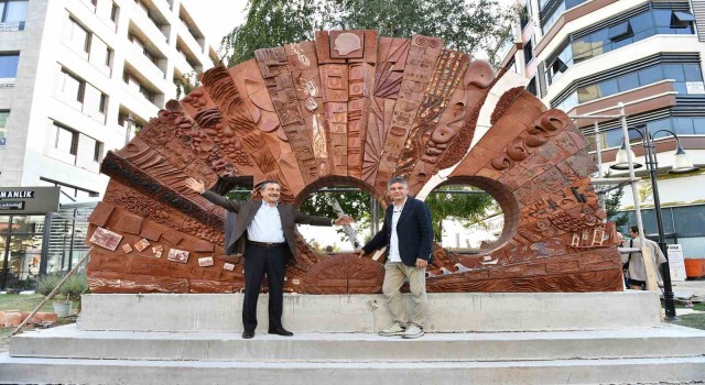 Eskişehirde 100üncü yıl anısına yapılmış ilk ve tek anıt: Sonsuz Cumhuriyet Anıtı