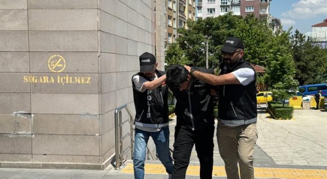 Eskişehire 1 kilo uyuşturucu sokamaya çalışan şüpheli 3 araca çarptıktan sonra yakalandı