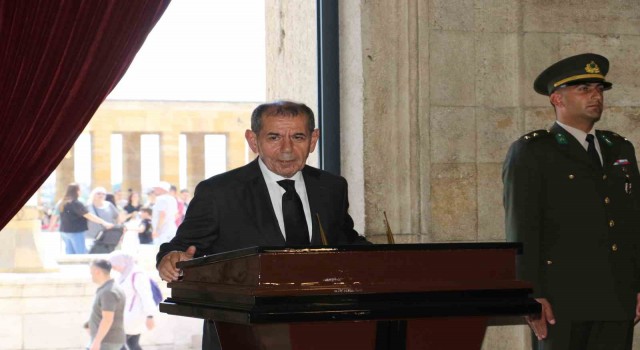 Galatasaray Başkanı Özbekten Anıtkabire ziyaret