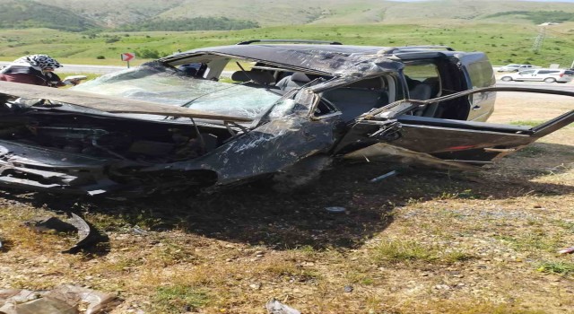 Hafif ticari araç devrilmiş o anlar kameraya yansımıştı, ölü sayısı ikiye yükseldi (GÜNCELLEME)