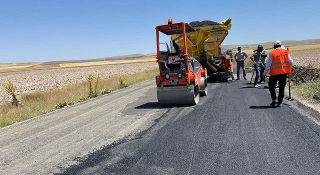 Kahramanmaraş Büyükşehir Belediyesi, Yol Bakım ve Onarım Çalışmalarını Sürdürüyor