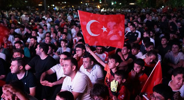 Kahramanmaraşlılar, Millilerin Zaferini Kutladı