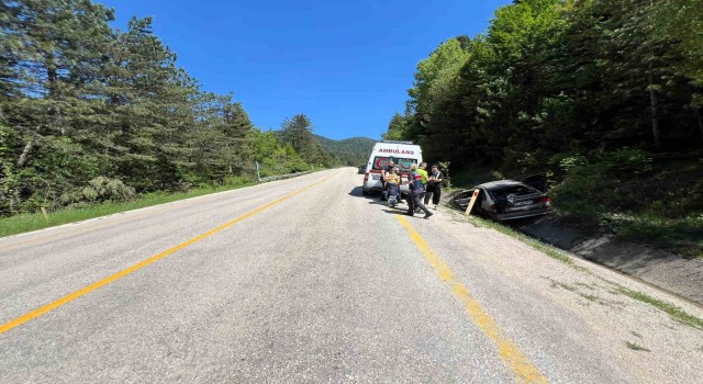 Karabükte otomobil su kanalına düştü: 2 yaralı