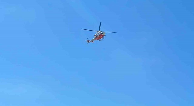 Karadenizde kaybolan 16 yaşındaki çocuğun arama çalışmalarına helikopter katıldı