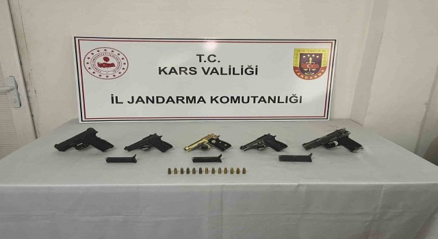 Karsta jandarmadan silah operasyonu