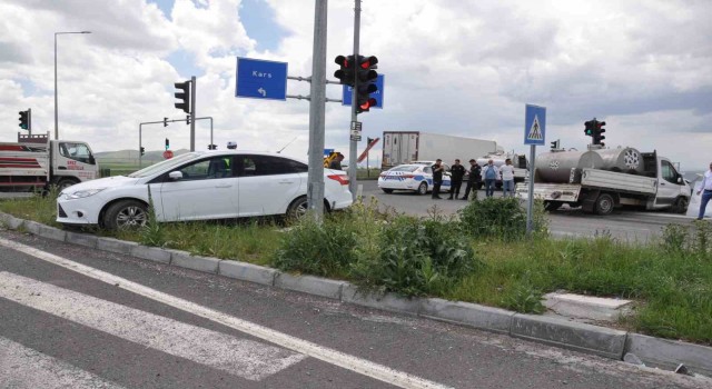 Karsta trafik kazası: 4 yaralı