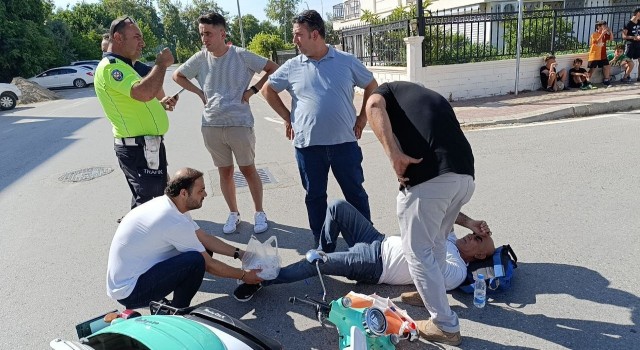 Kazada yaralanan sürücüye vatandaşlardan buzlu tedavi