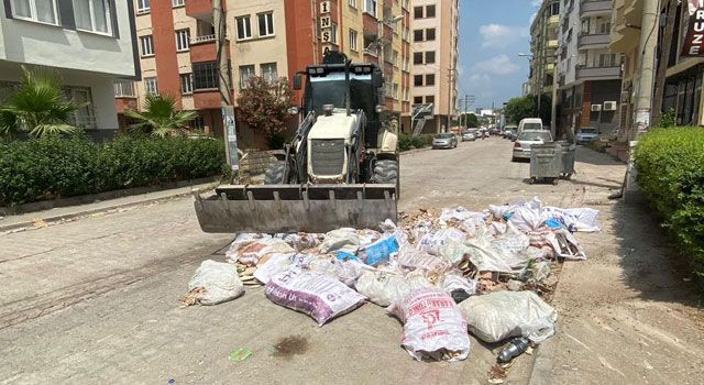 Kent Genelinde Molozlar ve Atıklar Kaldırılıyor