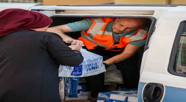 Kuşadası Belediyesinden çocuklara 143 bin 100 litre süt desteği