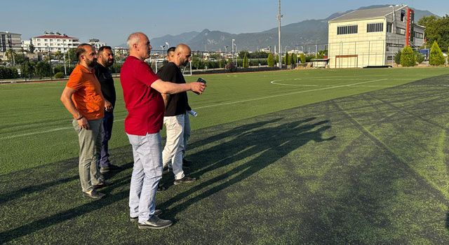 Osmaniye'de Sentetik Futbol Sahası Yenileniyor